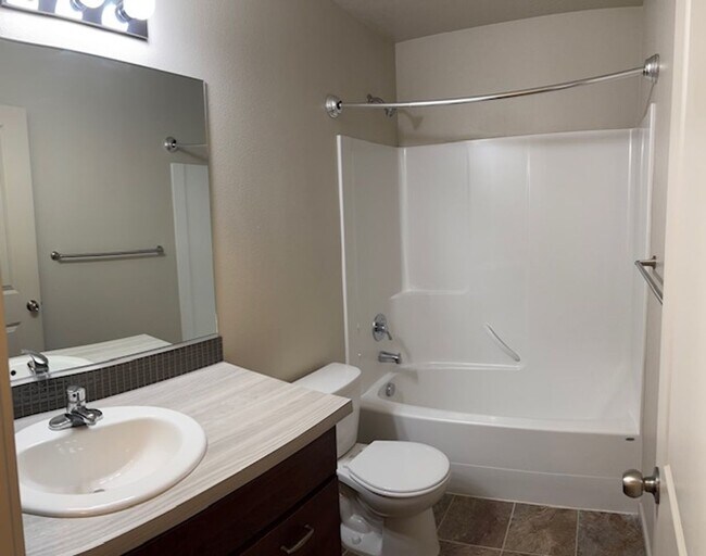 Building Photo - 1609