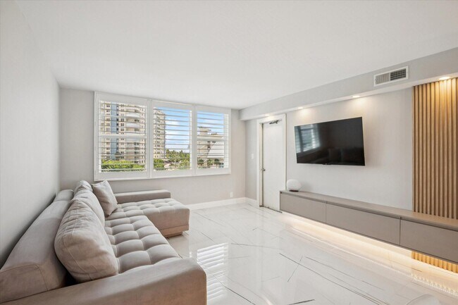 Building Photo - 201 N Ocean Blvd
