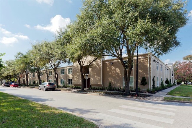 Building Photo - 835 Heights Blvd