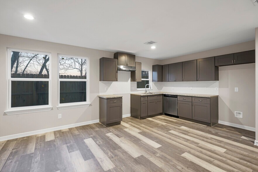 Open concept kitchen - 1894 Dolly Wright St
