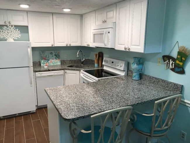 Primary Photo - 8600 Ridgewood Ave