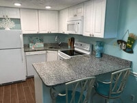 Building Photo - 8600 Ridgewood Ave