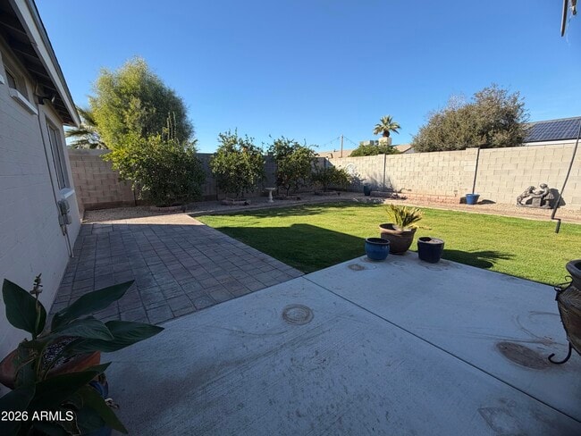 Building Photo - 4140 W Paradise Dr