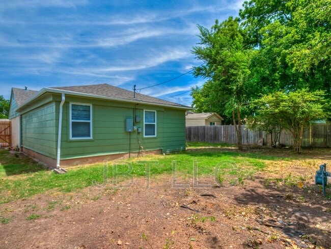 Building Photo - 2132 Andover Ct