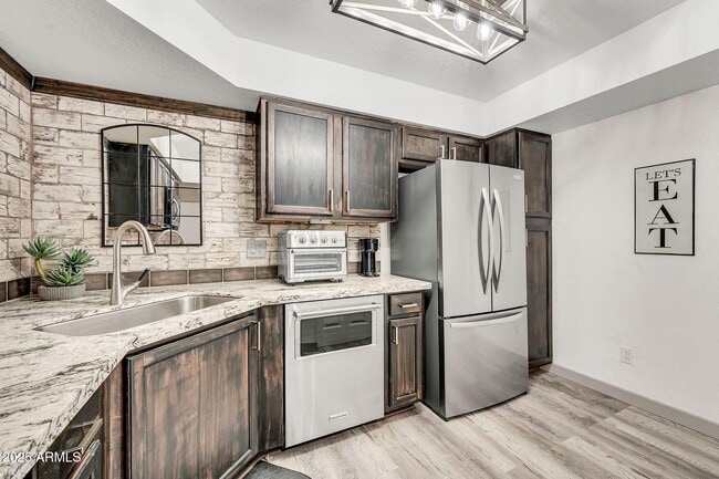 Building Photo - 8787 E Mountain View Rd