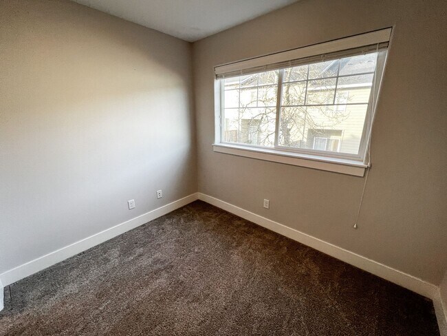 Building Photo - HONEYBEE5727-5729
