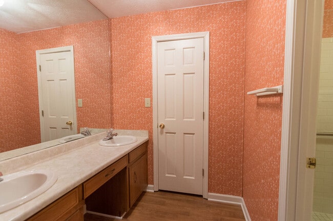 Building Photo - 1060 Windbrooke Ct