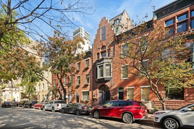 Building Photo - Incredible Rittenhouse Home