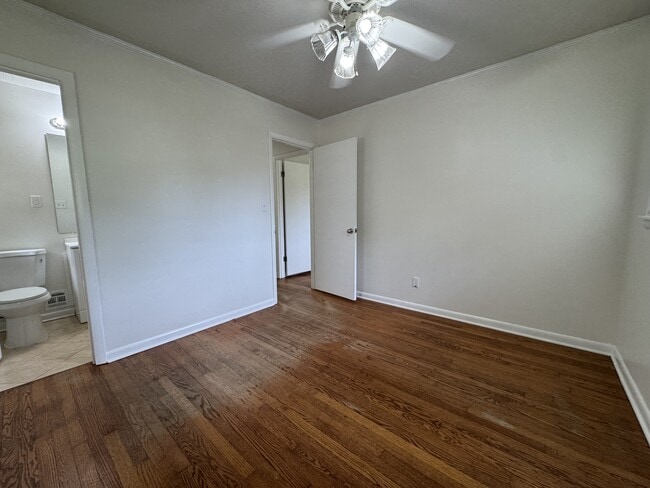 Building Photo - 400 Massee Dr