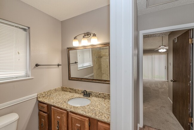 Building Photo - 6638 Lexington Dr