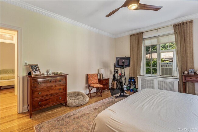 Building Photo - 38-30 Douglaston Pkwy