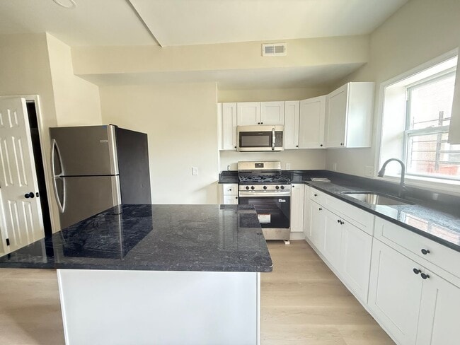 Building Photo - Three Bedroom Home in Baltimore