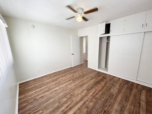 Building Photo - 10237 Commerce Ave