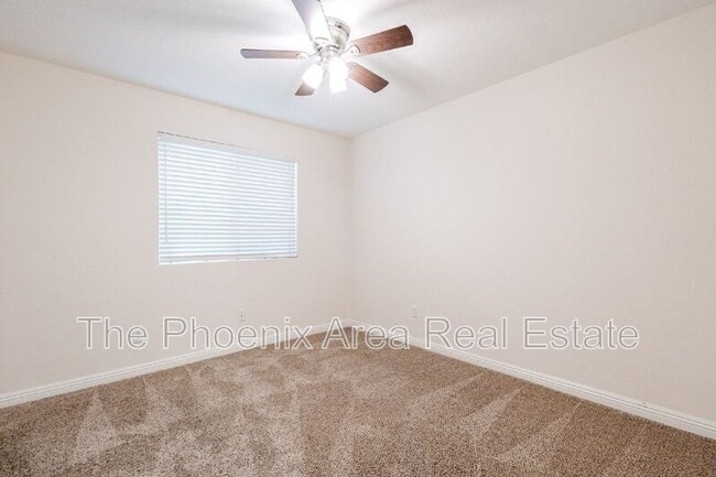 Building Photo - 3231 N Woodburne Dr