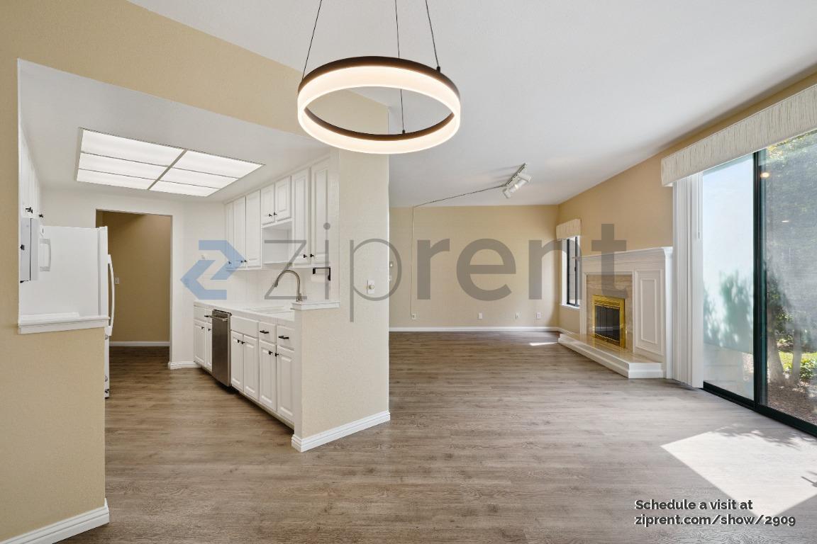 Building Photo - 25 Cove Ln