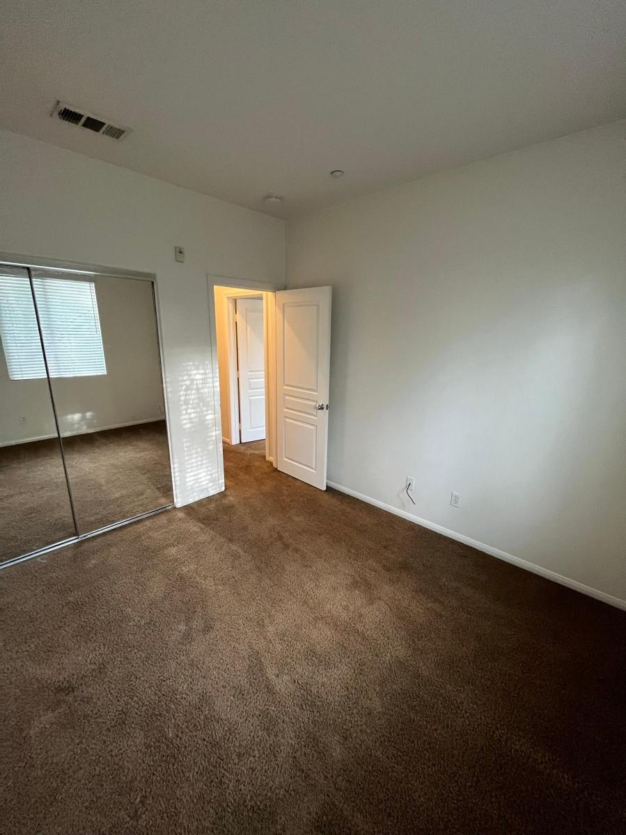 Building Photo - 4300 Newton Ave