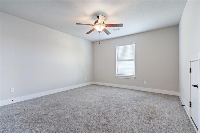 Building Photo - 3500 SW Lucretia Rd