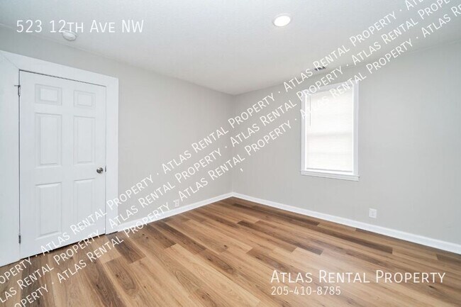 Building Photo - 523 12th Ave NW
