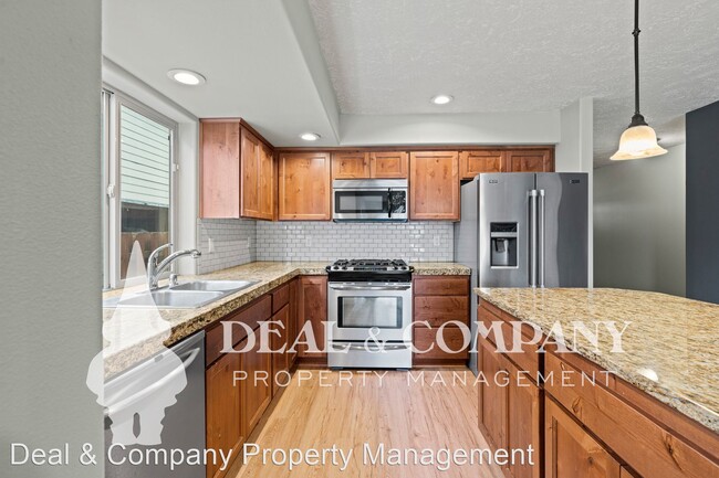 Building Photo - 3 br, 2.5 bath House - 532 SE 204th Place