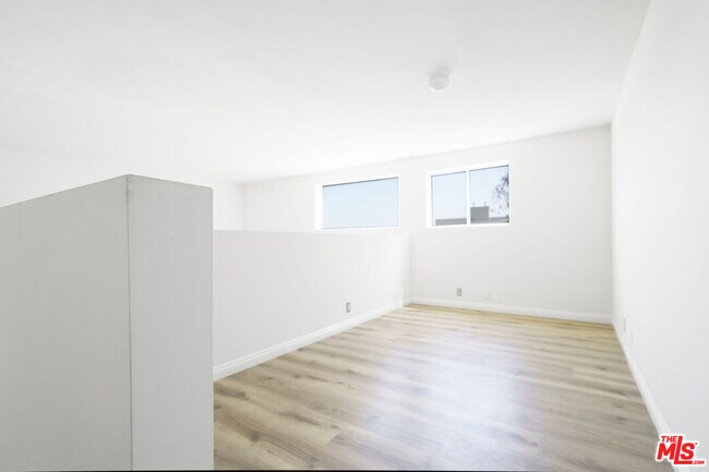 Building Photo - 22705 Del Valle St