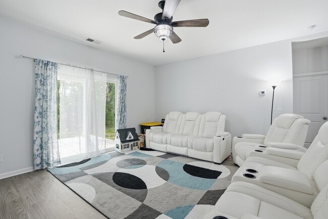 Building Photo - 17 Crown Ct