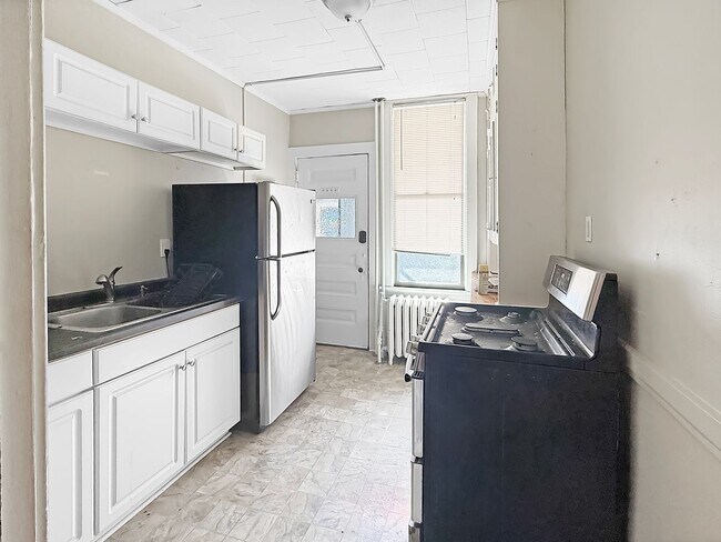 Building Photo - 438 University Ave NE