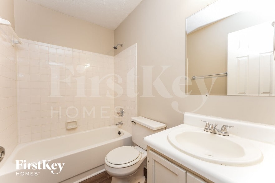 Building Photo - 3724 Red Rose Ct