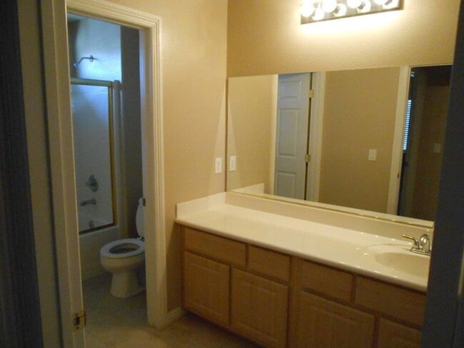 Building Photo - Cute Single Story Home in NW Gated Community