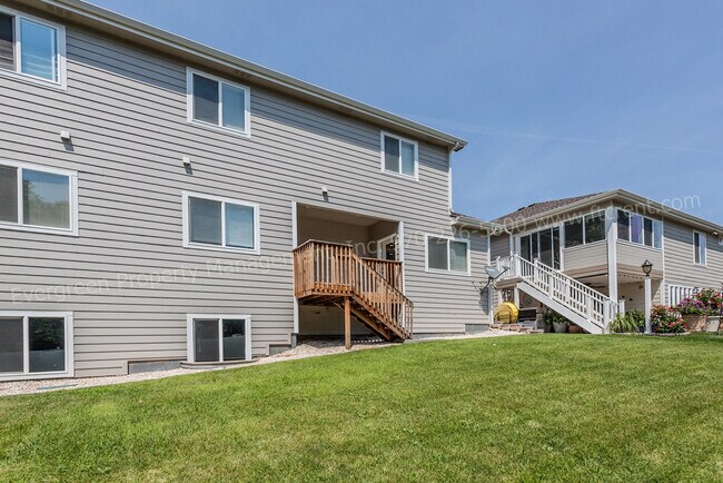 Building Photo - 6106-6106 W 8th St