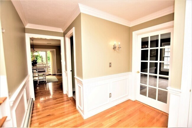 Building Photo - 398 Davis St