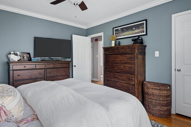 Building Photo - Beautiful 2bd/1ba Condo in VA Highlands w/ Balcony and Pool!!