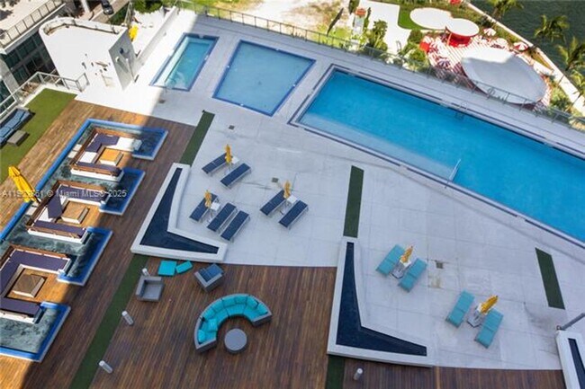 Building Photo - 92 SW 3rd St