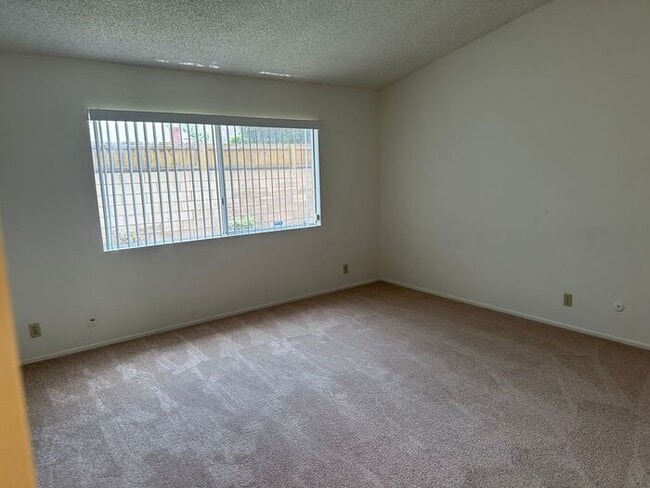 Building Photo - Nice 3 + 2 Home in Saugus