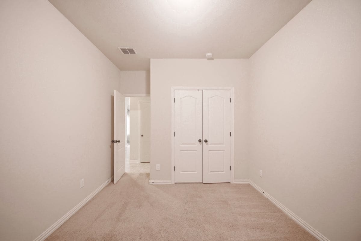 Building Photo - 2306 Lucerne Dr