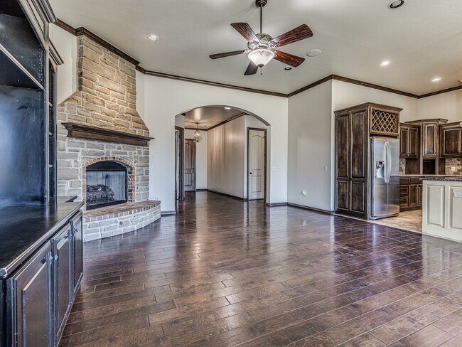 Building Photo - Luxury Rental Home in Edmond Schools + Com...