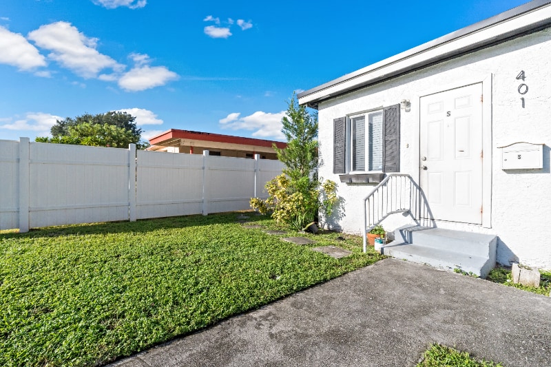 Building Photo - 401 NW 16th Ave