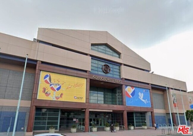 Building Photo - 933 S Hobart Blvd