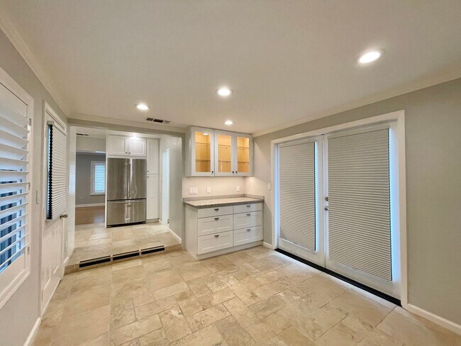 Building Photo - Charming 3 Bedroom 2 Bath Home in Old Town...