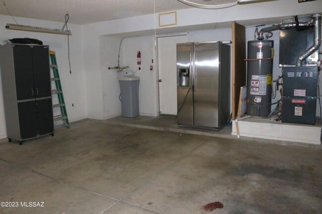 Building Photo - Nestled in a convenient NW neighborhood