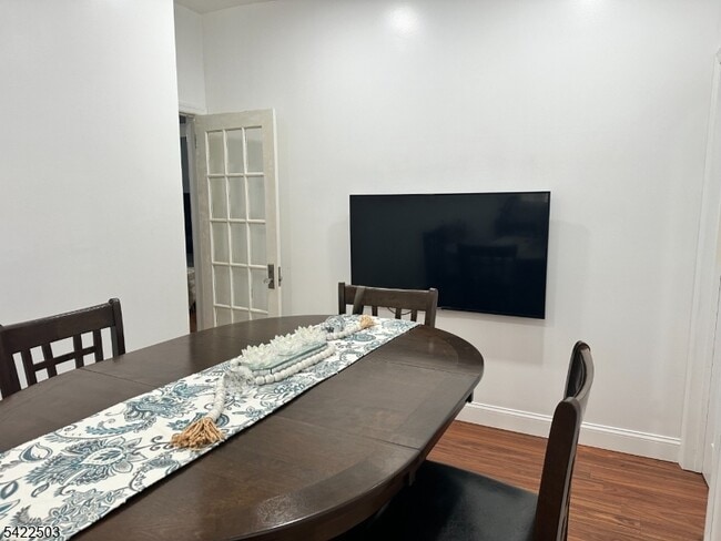 Building Photo - 70 Arthur St