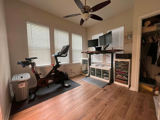 Building Photo - 4661 Astral St