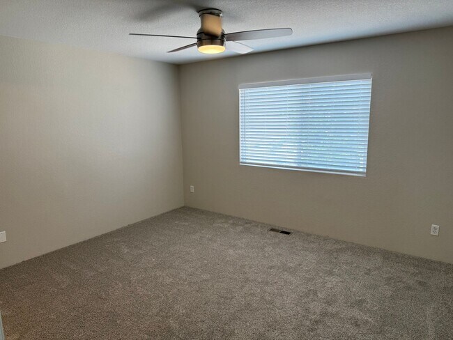 Building Photo - Spacious 4-bed, 3-bath home on a quiet cul-de-sac — no lawn maintenance required.