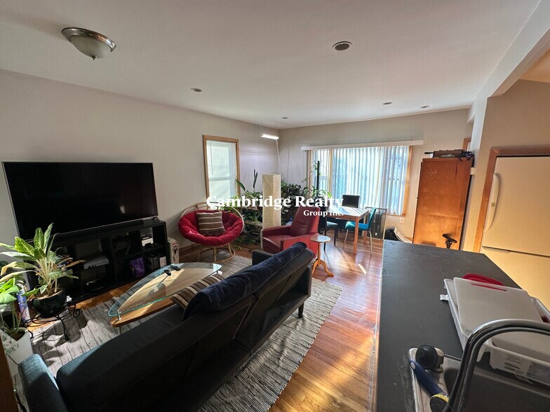 Building Photo - 135 Columbia St