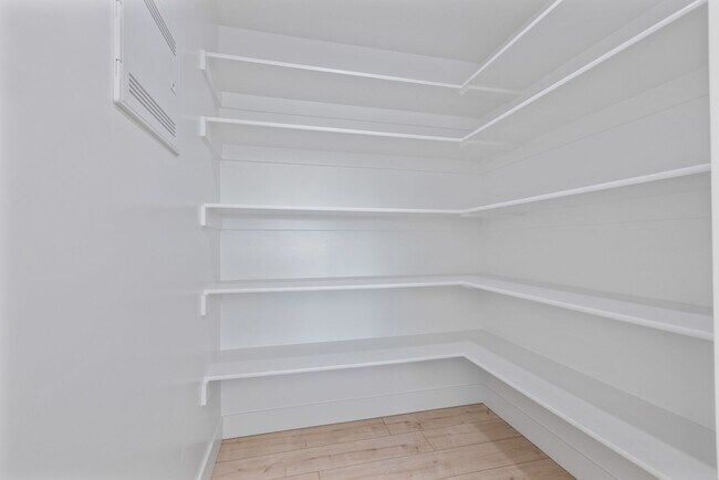 Building Photo - MODERN 3 BED 2.5 BATH HOMES IN ST ANTHONY