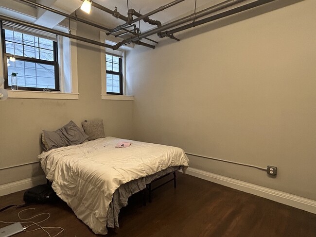 Building Photo - 114 Riverway