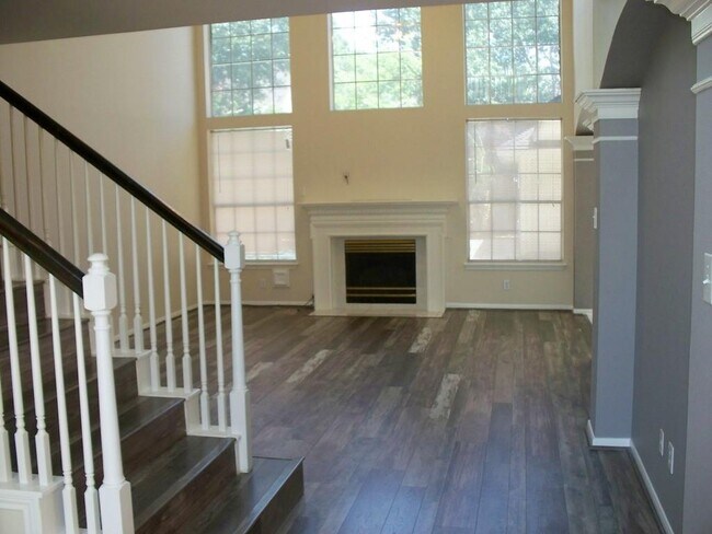Building Photo - 20736 Fawnbrook Ct