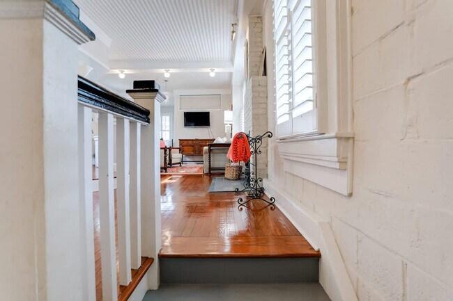 Building Photo - 916 Howard St