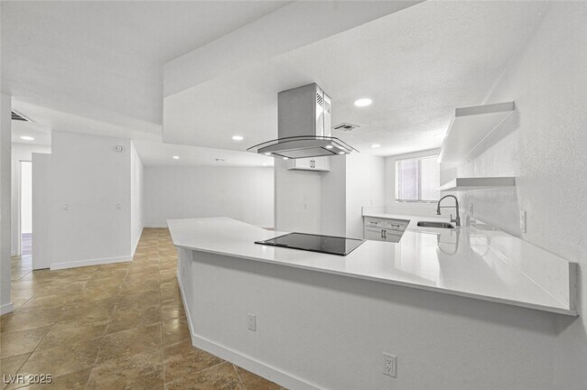 Building Photo - 2080 Karen Ave