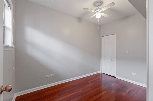 Building Photo - 1360 W Greenleaf Ave