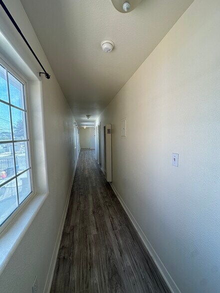 Building Photo - 10929 Compton Ave